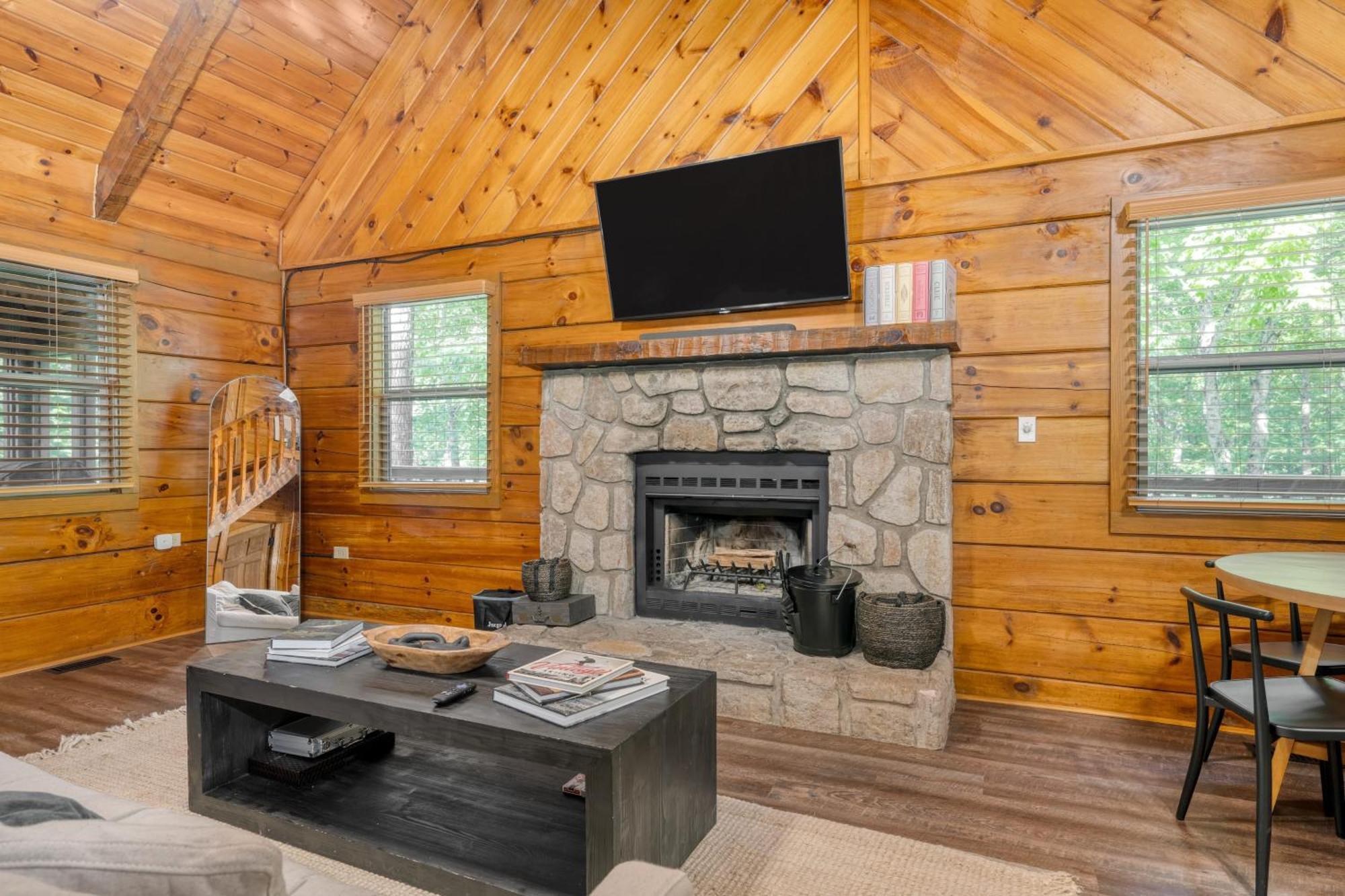 Dudley Iv By Avantstay Cosy W Hot Tub Sweeping Views Pigeon Forge